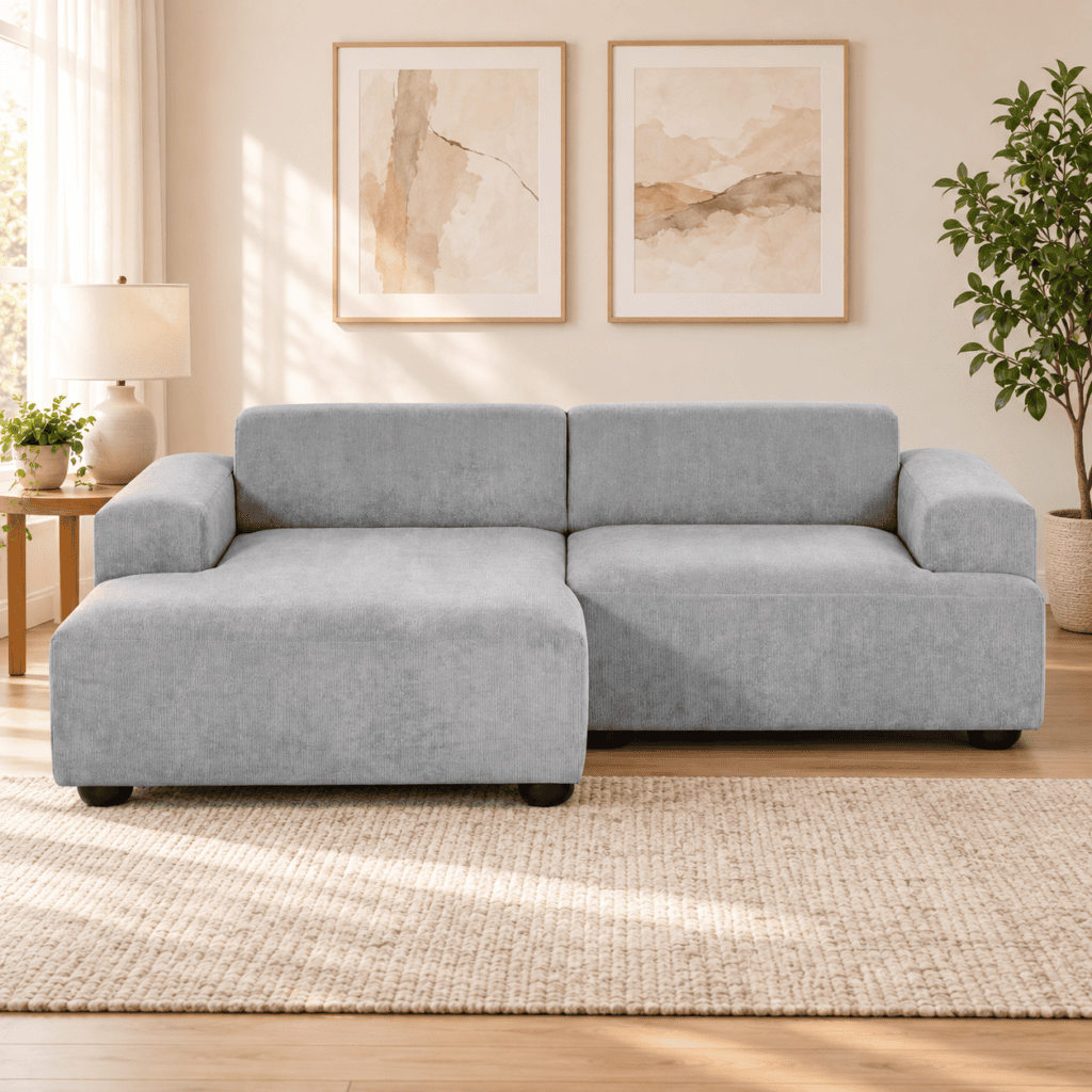 Sofá Seccional Florencia gris con chaise izquierdo en un living luminoso