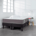 Pack de base de cama dividida negra y colchón Royal de 2 plazas en dormitorio luminoso