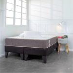 Base de cama Fiorenza de 2 plazas en dormitorio, con colchón referencial no incluido